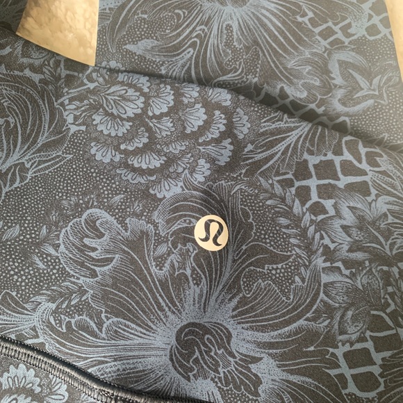 LULULEMON PATTERNED WUNDER UNDER 7/8 - Picture 3 of 6